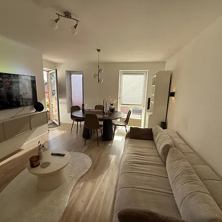 Ruhiges Design Mit Balkon I 250 M Zur Nordart アパート *
